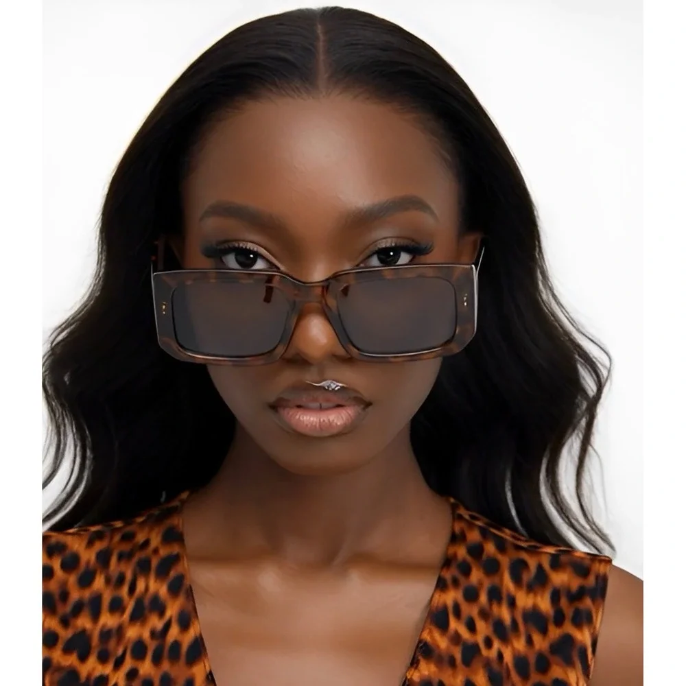N/A stylish sunglasses